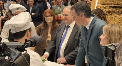 Pedro Sánchez recorre stands de la Fitur 2025