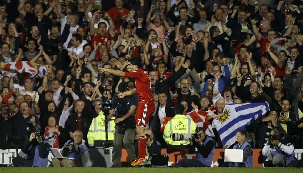 Suárez festeja un gol con Liverpool