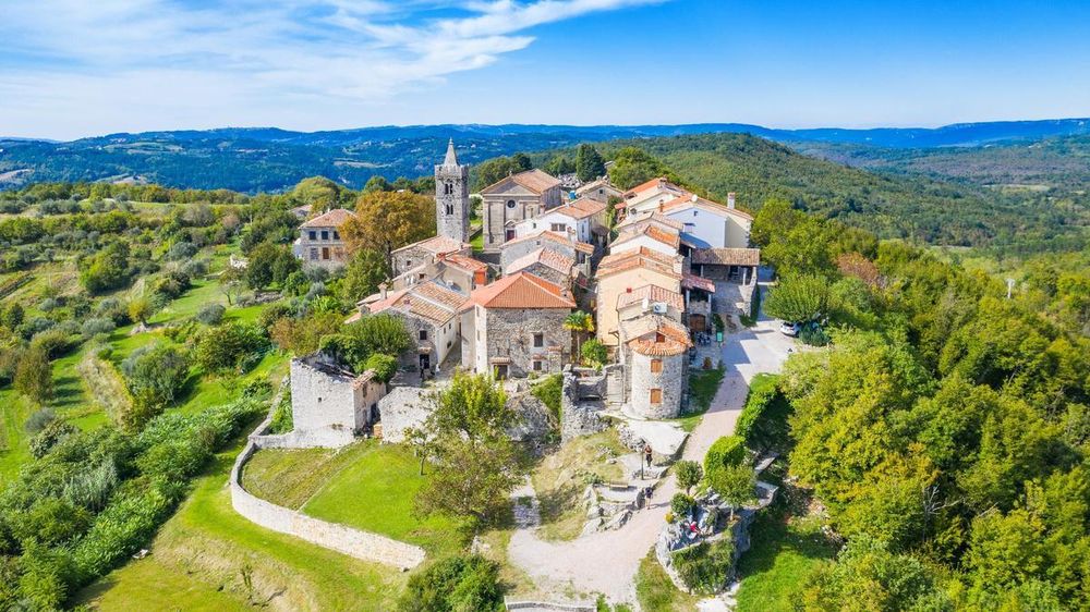 Hum, el lugar más pequeño del mundo es visitado por miles de turistas todos los años.&nbsp;