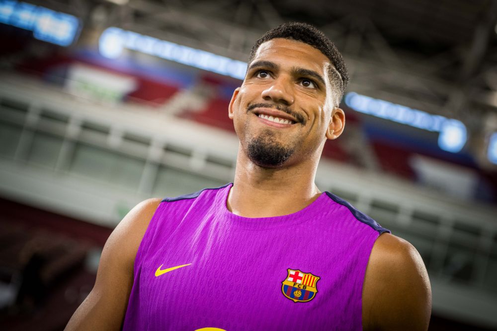 Ronald Araujo en la gira de Barcelona en Corea del Sur