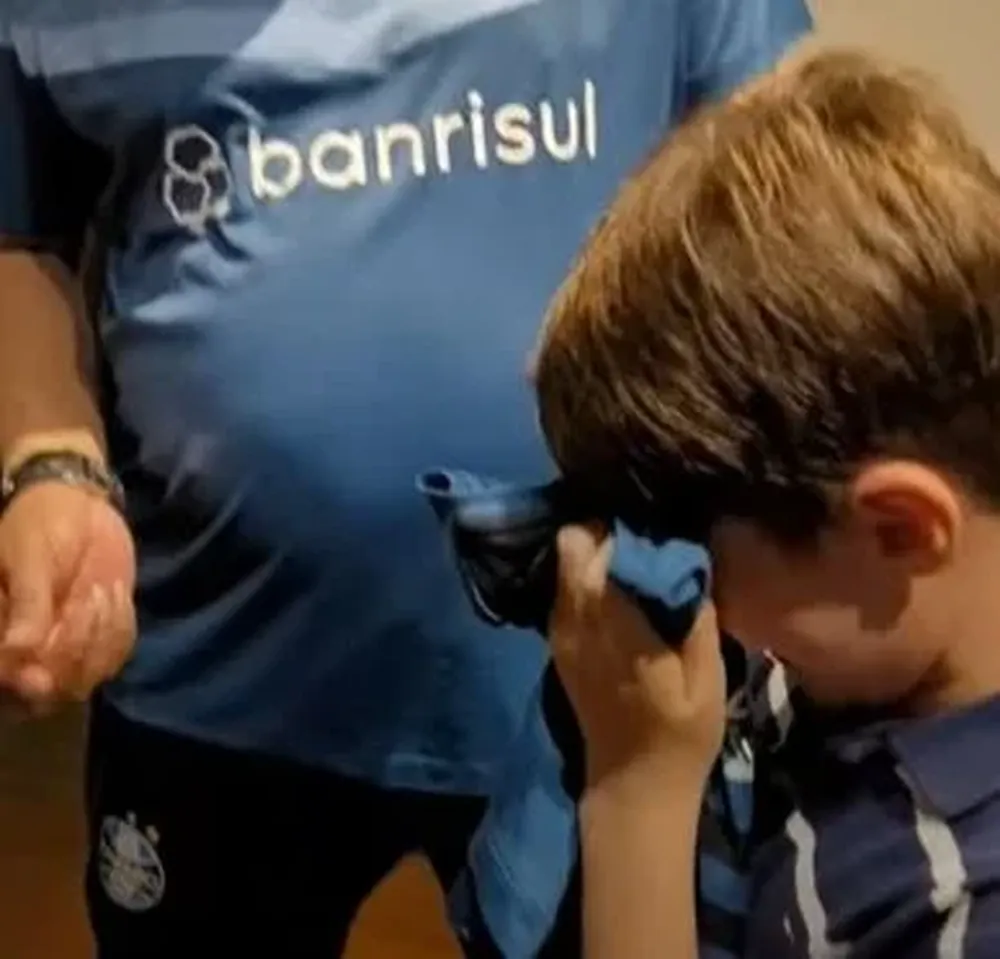 El niño llorando cuando conoció a Suárez