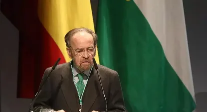 Antonio Burgos durante la entrega del premio como Hijo predilecto de Andalucía