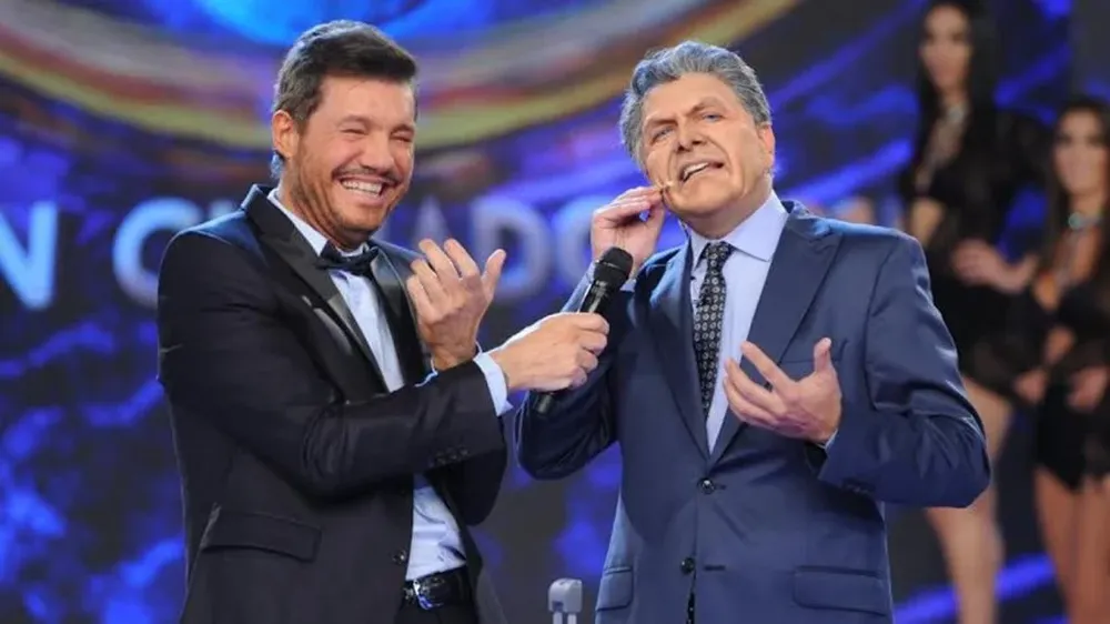 Marcelo Tinelli y el comediante Freddy Villareal imitando al presidente Mauricio Macri