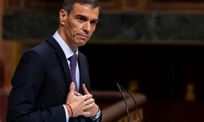 Sánchez atraviesa la peor crisis de gobierno en los siete años que lleva en el poder. Sin embargo, esa inestabilidad institucional no castigó a la deuda. Por el contrario, el aumento de la demanda revela que los inversores están privilegiando indicadores macro del país antes que el escenario político. Al menos por ahora.&nbsp;