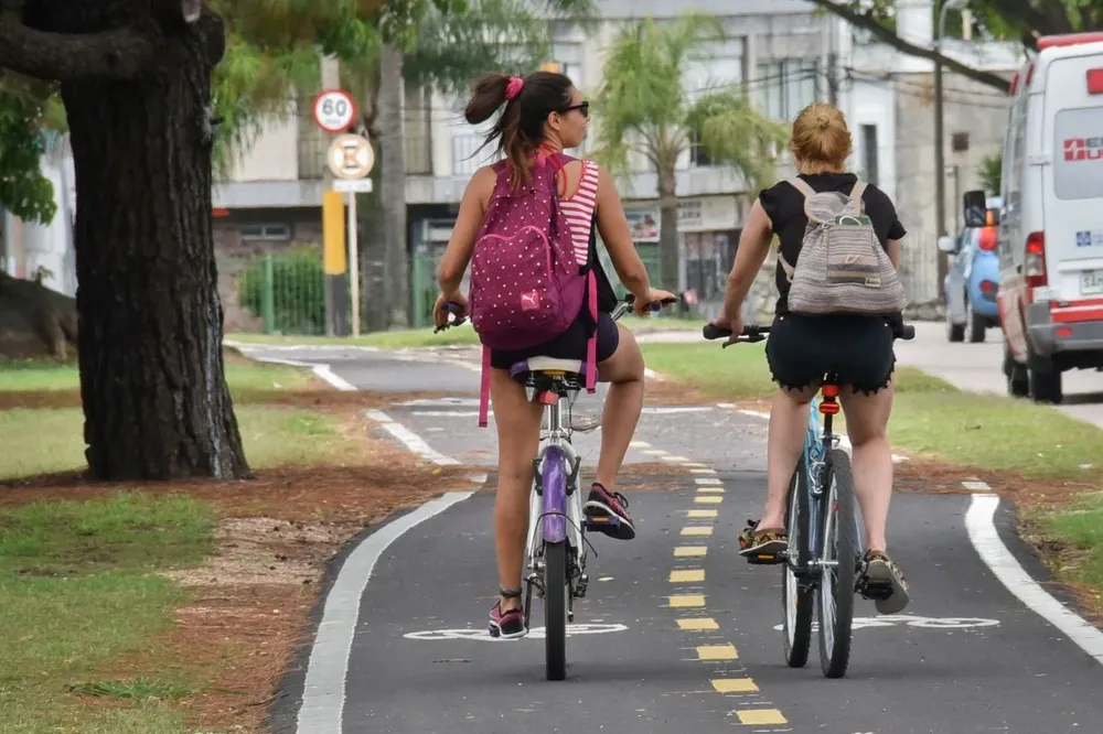 Bicisenda en avenida Italia