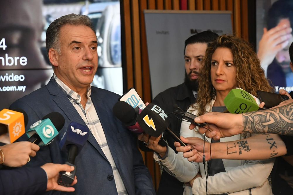 Yamandú Orsi en la presentación de los festivales de San Sebastián y Málaga en Montevideo