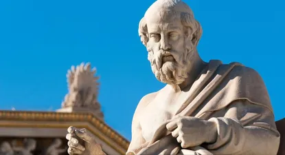 El filósofo griego Platón fue uno de los pensadores más influyentes de la filosofía occidental.