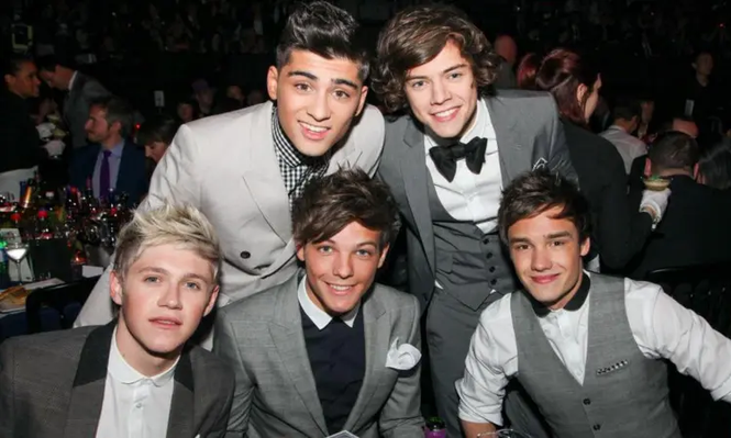 Liam Payne (abajo, derecha) fue parte de One Direction, junto a Harry Styles, Zayn Malik, Niall Horan y Louis Tomlinson.