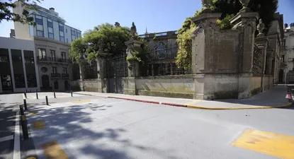 ¿por que la imm retiro cuatro de los polemicos bancos de la plaza zabala?