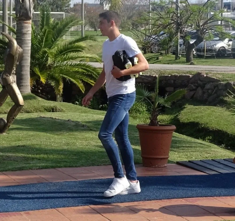 Federico Valverde en su llegada al Complejo Celeste