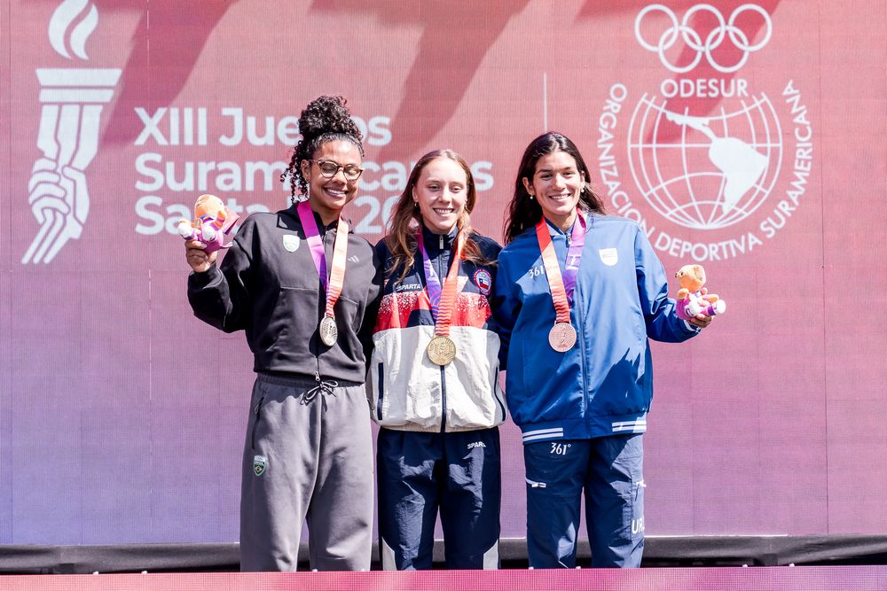 Nicole Yarzón bronce