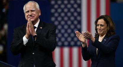 Tim Walz y Kamala Harris en un acto de campaña en Philadelphia el 6 de agosto de 2024
