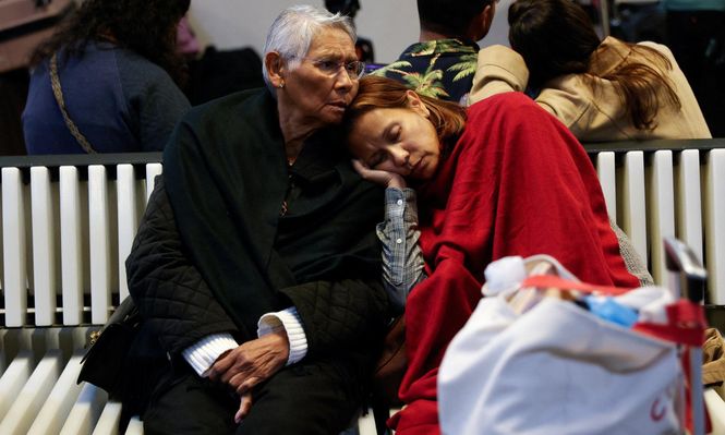 Miles de personas quedaron varadas en estaciones de tren y autobuses durante el masivo apagón que paralizó España y Portugal.