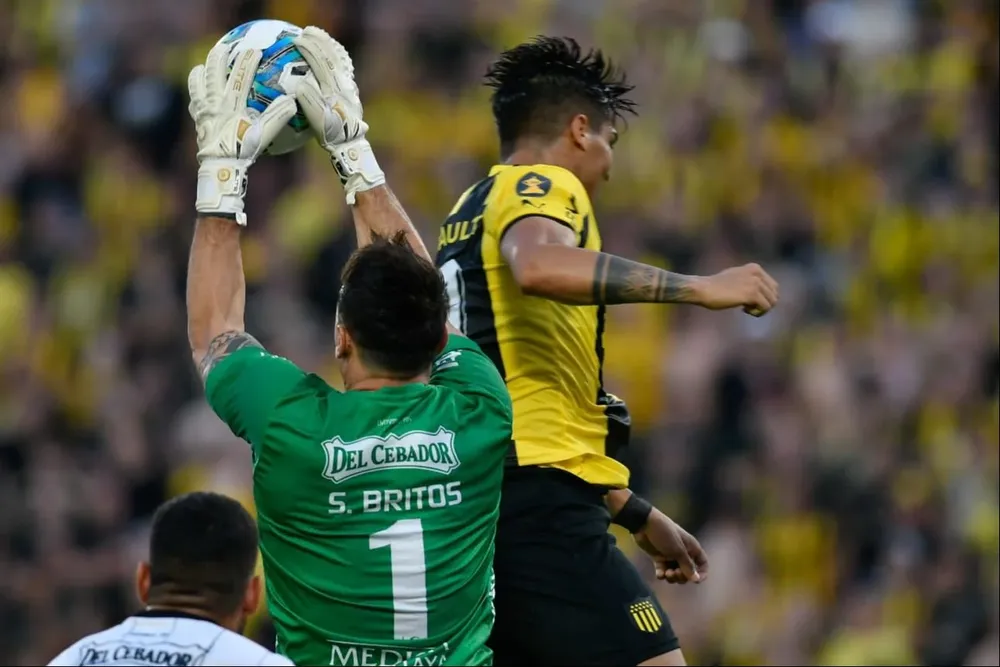 Sebastián Britos, seguro el meta