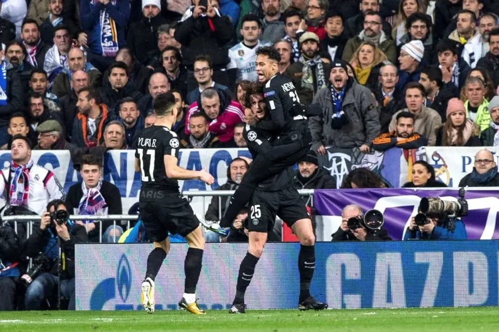 Rabiot festeja su gol con Neymar