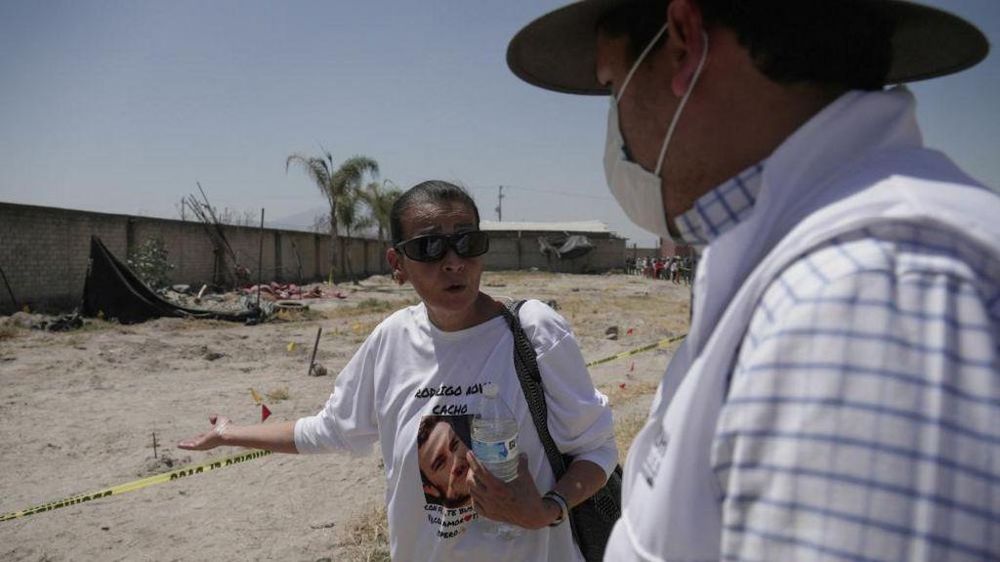 Los familiares de los desaparecidos acudieron al rancho en busca de pistas para hallar a sus seres queridos.