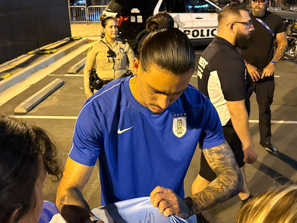 Darwin Núñez y los hinchas de la selección de Uruguay