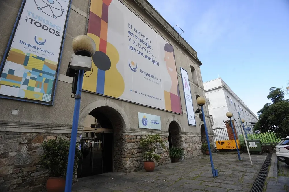 Fachada del Ministerio de Turismo