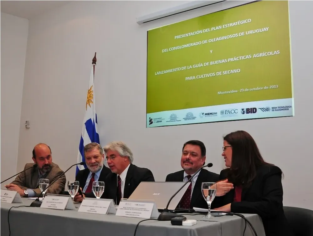 Mesa que presidió el lanzamiento del Plan Estratégico de Oleaginosos