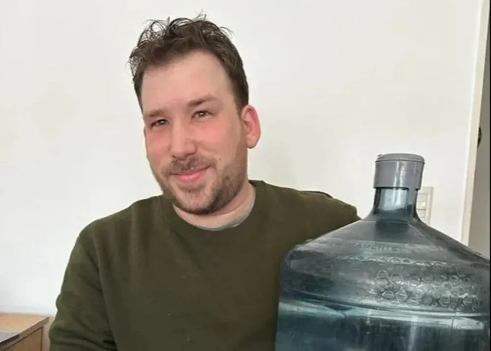 Lucas Upstein, el humorista argentino que ironizó con la crisis hídrica