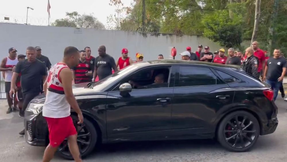 Nicolás De la Cruz al llegar a la práctica de Flamengo