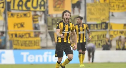 Nahitan Nandez a puro festejo en Peñarol; una postal que ya no se repetirá.