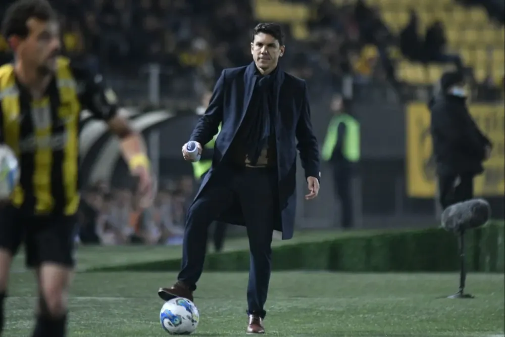 Mauricio Larriera, el técnico de Peñarol que no pudo ante Fénix