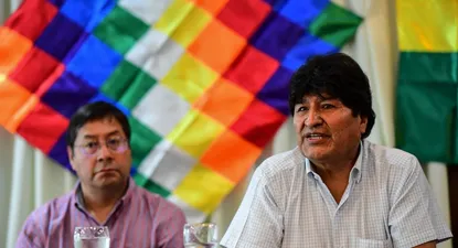 Luis Arce junto a Evo Morales.