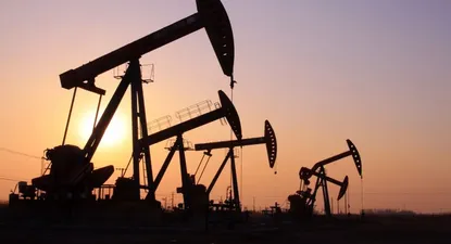 OPEP y socios limitarán  bombeo de petróleo hasta fin de 2018