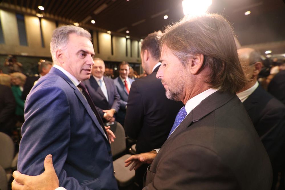 El saludo entre Orsi y Lacalle Pou