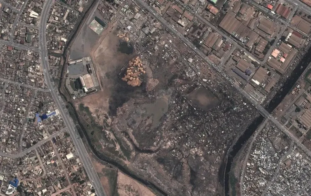 Basura en Ghana El vertedero industrial más grande de Occidente se llama Agbogbloshie. Es el lugar al que llegan miles de toneladas de chatarra electrónica