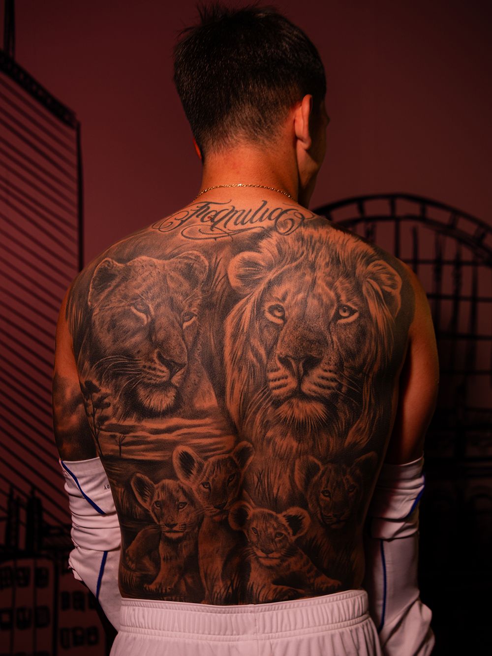 Martín Satriano al ser presentado en Lyon