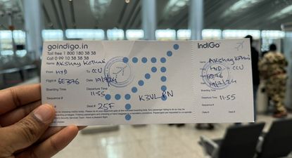 Tarjeta de embarque escrita a mano en algunos aeropuertos tras la interrupción de Microsoft / CrowdStrike.