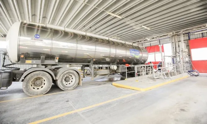 Remisiones de leche a industrias. (Foto archivo)