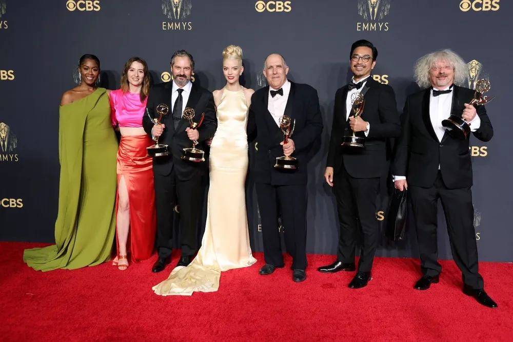 El equipo de Gambito de Dama, una de las grandes triunfadoras de los Emmy