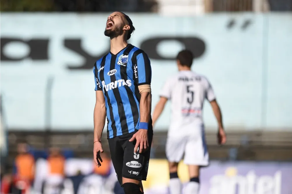 Thiago Vecino, goleador de Liverpool