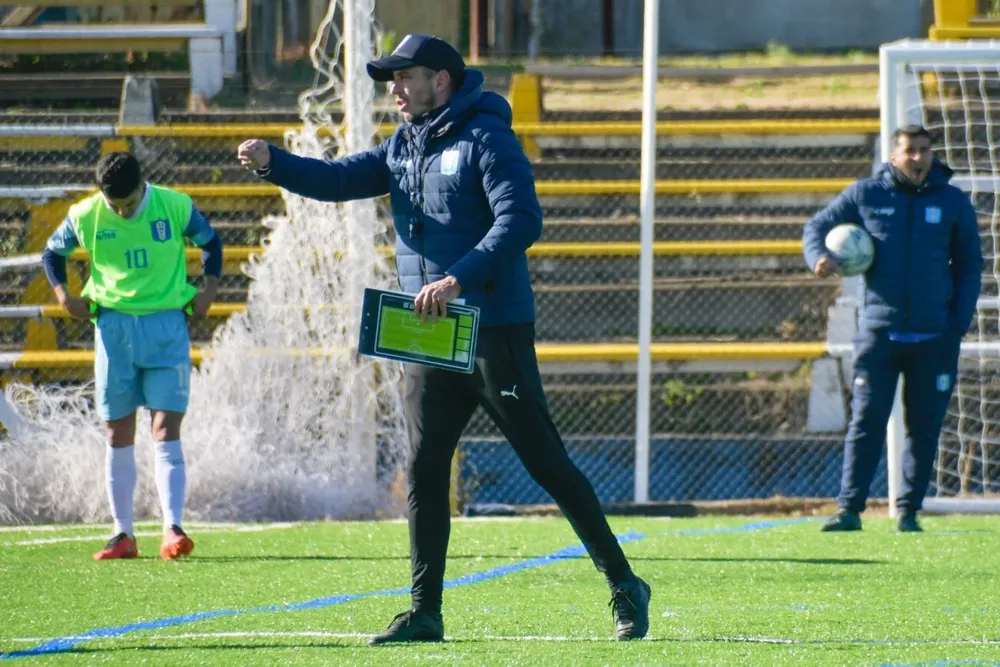 Vigneri empezó como DT en Uruguay Montevideo