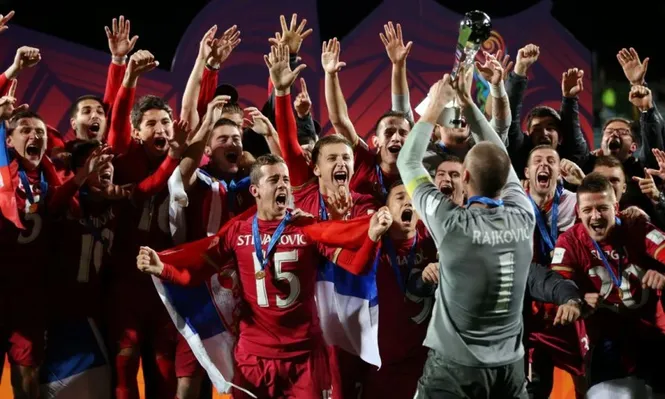 El festejo de Serbia, campeón mundial sub 20 tras ganar a Brasil, 2-1 en la final