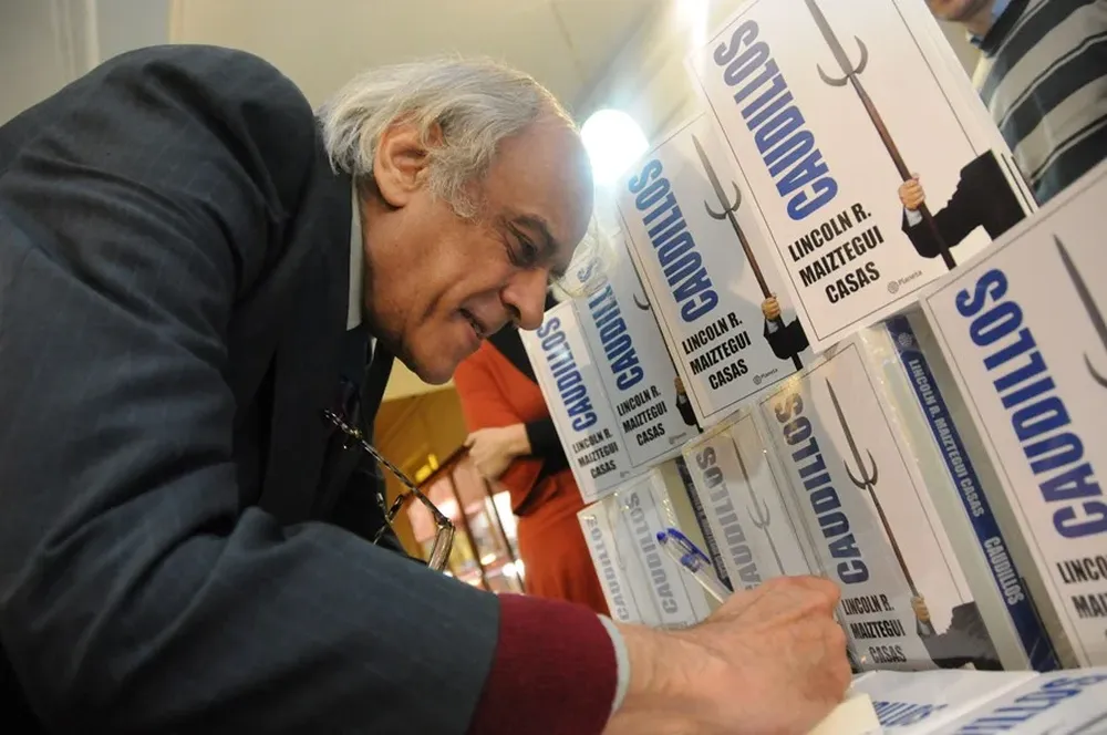 El historiador y periodista durante la presentación de Caudillos