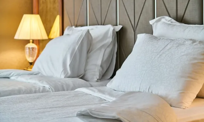 Hoteles aceleran reconversión a hogares de ancianos, aparthoteles y coworking