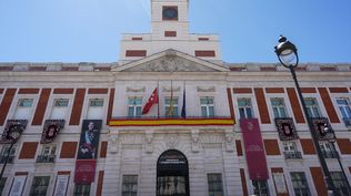 La Comunidad de Madrid engalana la fachada de la Real Casa de Correos en el décimo aniversario de la proclamación del Rey Felipe. Europa Press