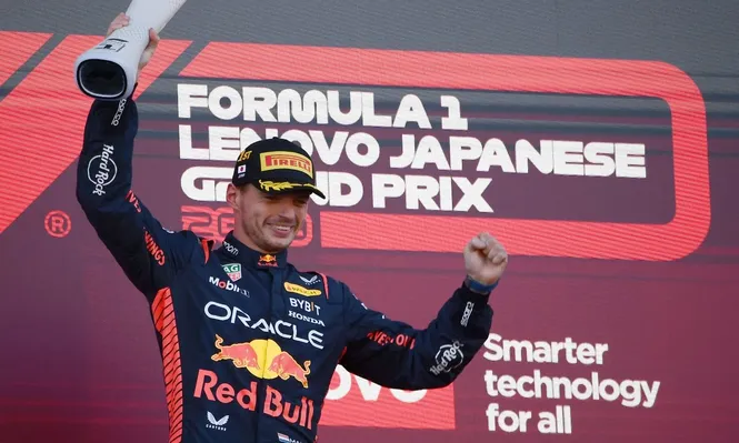 Verstappen festejó en Japón y está a un paso del título