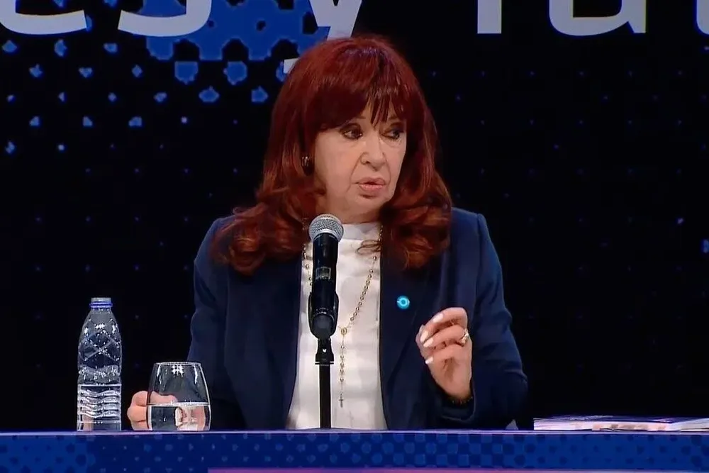CFK reaparece después de las PASO