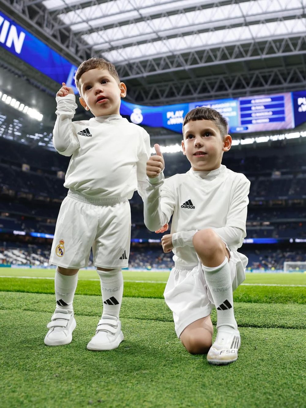 El tierno momento que vivió Federico Valverde al salir a la cancha con sus hijos