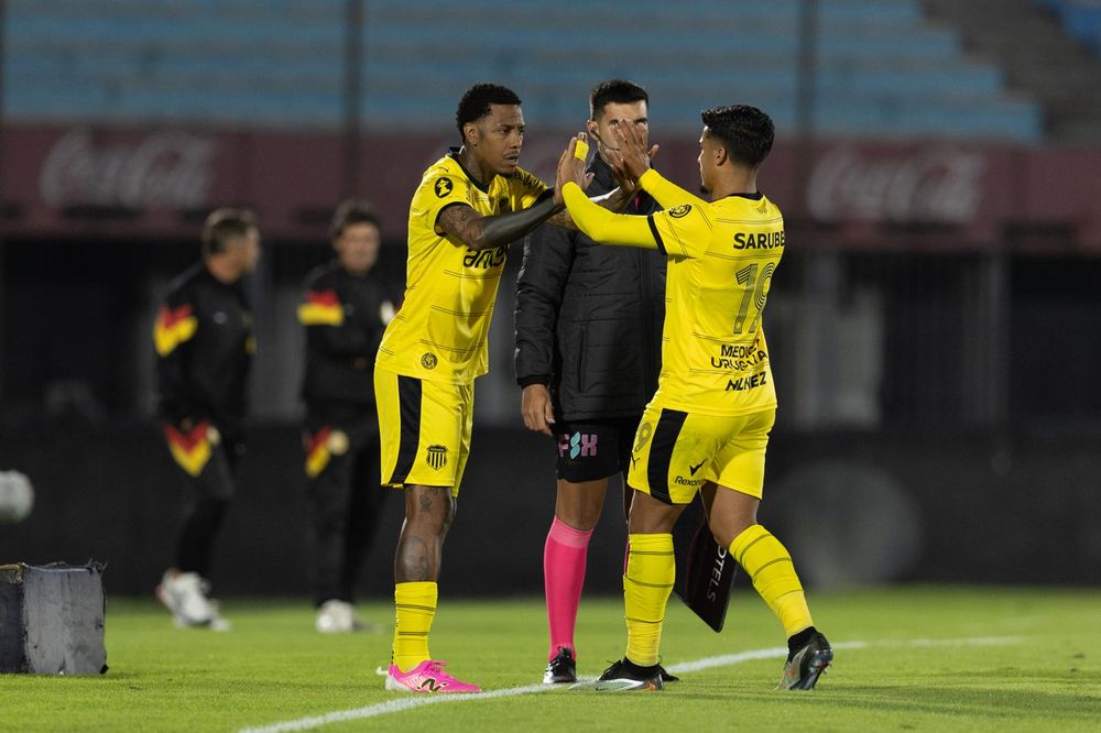 Abel Hernández ingresa por Matías Arezo contra Progreso, en su primer partido en más de dos meses