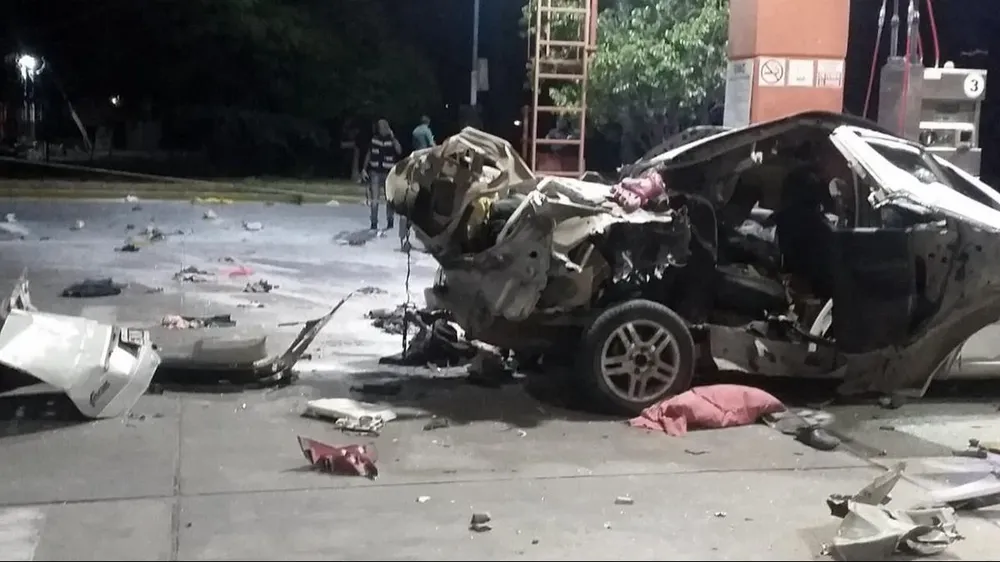 El auto que explotó, destruido