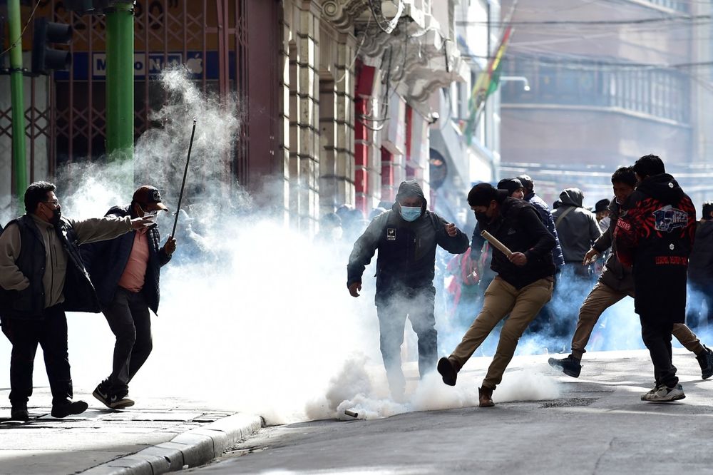 Protestas en Bolivia pidiendo la renuncia de Rodrigo Paz