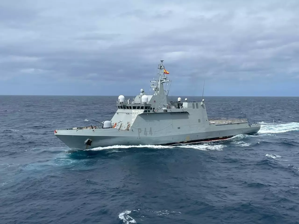 El BAM Tornado de la Armada en una operación de vigilancia y disuasión del submarino ruso / ESTADO MAYOR DE LA DEFENSA