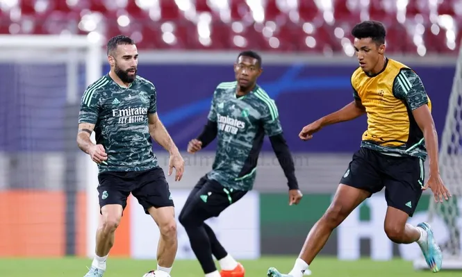 Alvaro Rodríguez en un entrenamiento con el plantel principal del Real Madrid