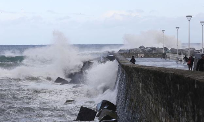 Olas de gran tamaño en las costas de Vigo.
